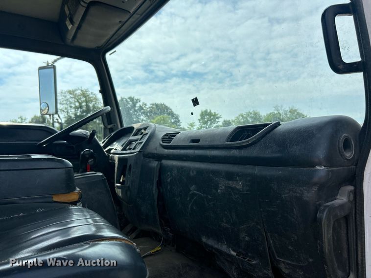 image for item EK8424 1997 Isuzu F7 flatbed truck