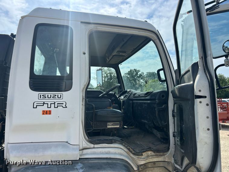 image for item EK8424 1997 Isuzu F7 flatbed truck