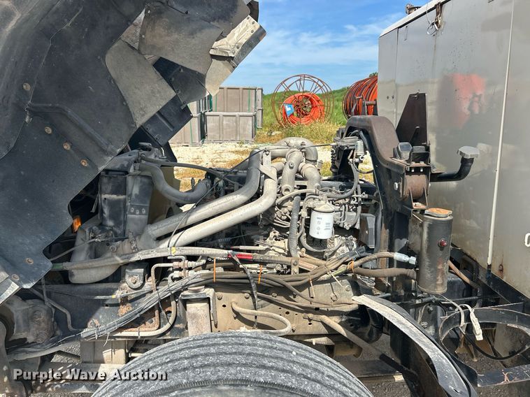 image for item EK8424 1997 Isuzu F7 flatbed truck