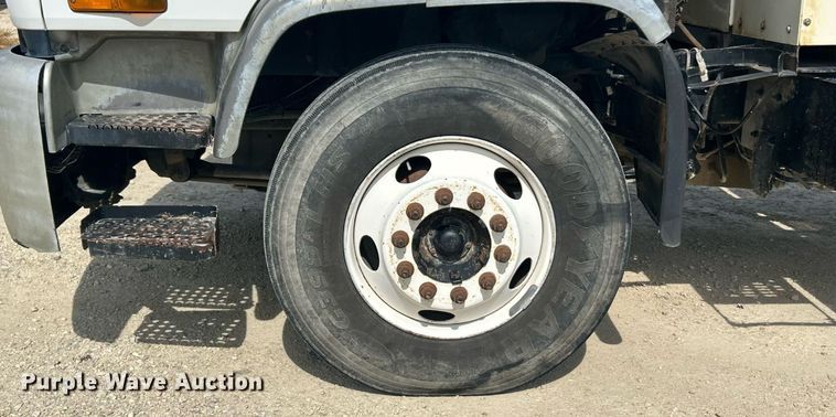 image for item EK8424 1997 Isuzu F7 flatbed truck