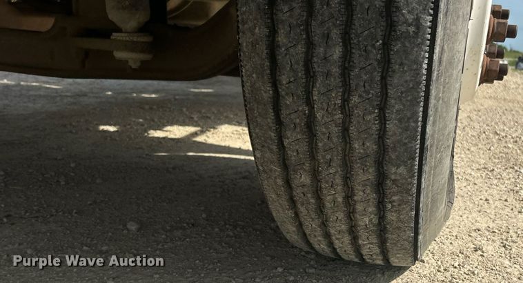 image for item EK8424 1997 Isuzu F7 flatbed truck