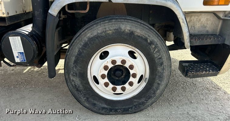 image for item EK8424 1997 Isuzu F7 flatbed truck