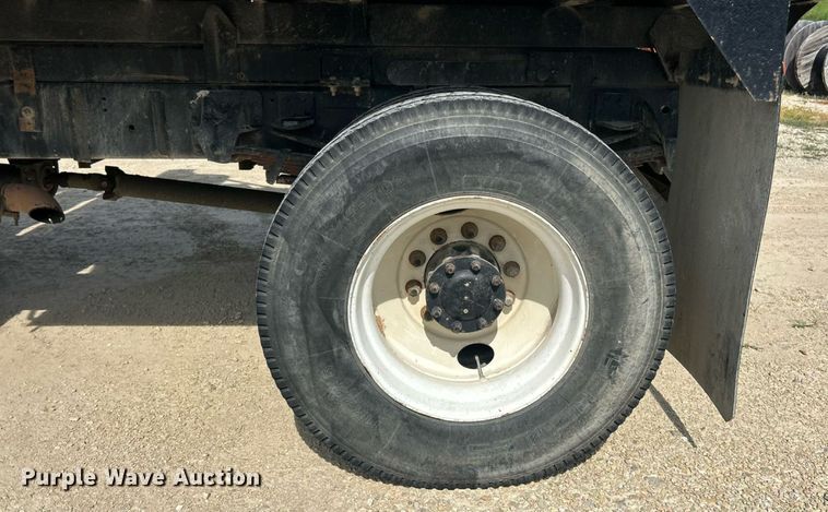 image for item EK8424 1997 Isuzu F7 flatbed truck