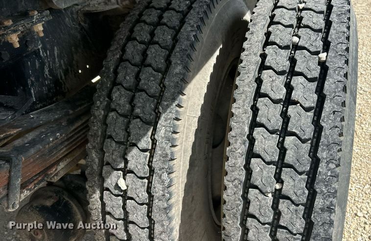 image for item EK8424 1997 Isuzu F7 flatbed truck