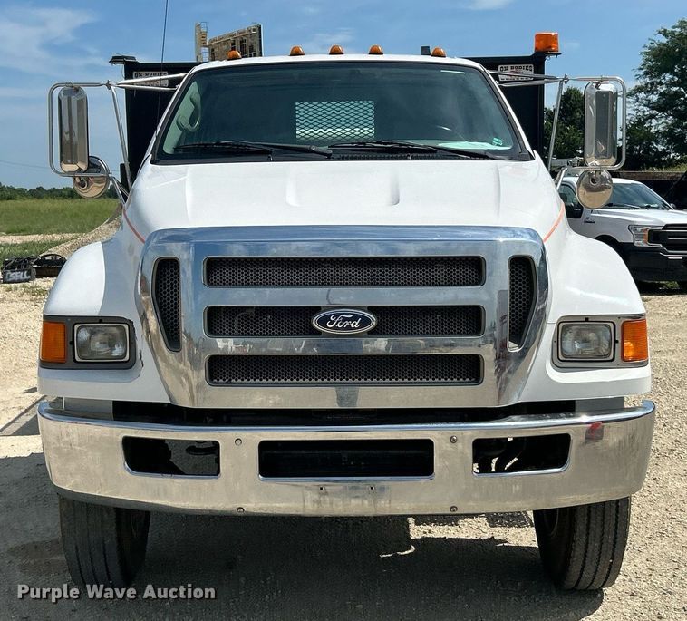 image for item EK8425 2007 Ford F750 Super Duty XL flatbed truck