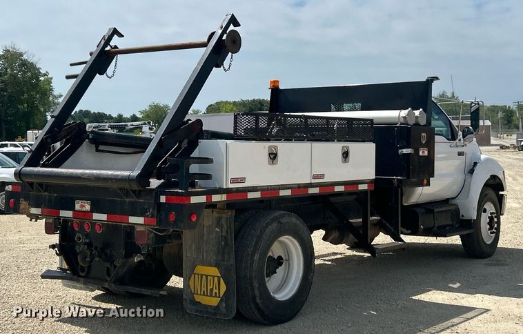 image for item EK8425 2007 Ford F750 Super Duty XL flatbed truck