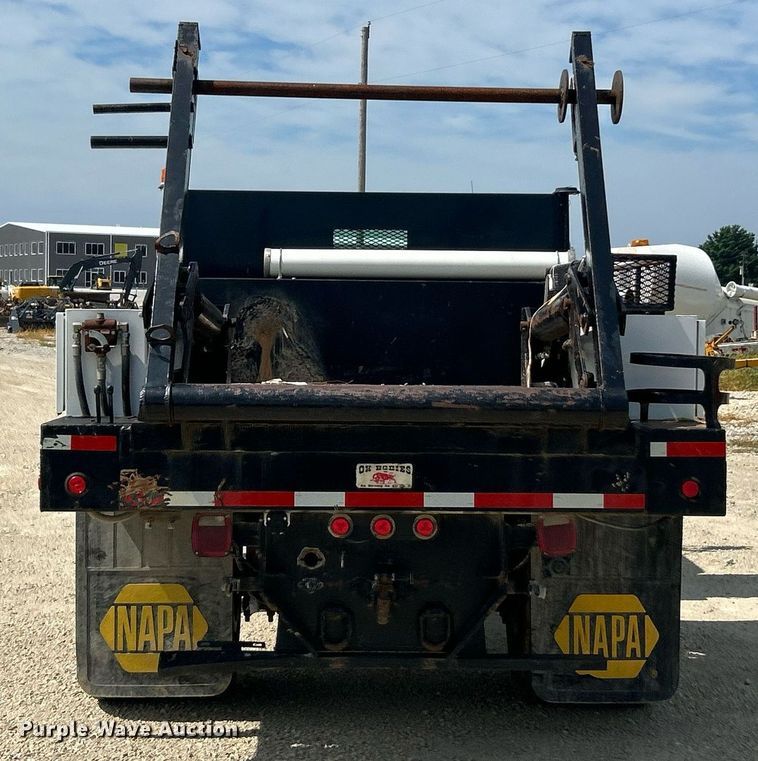 image for item EK8425 2007 Ford F750 Super Duty XL flatbed truck