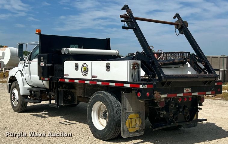 image for item EK8425 2007 Ford F750 Super Duty XL flatbed truck