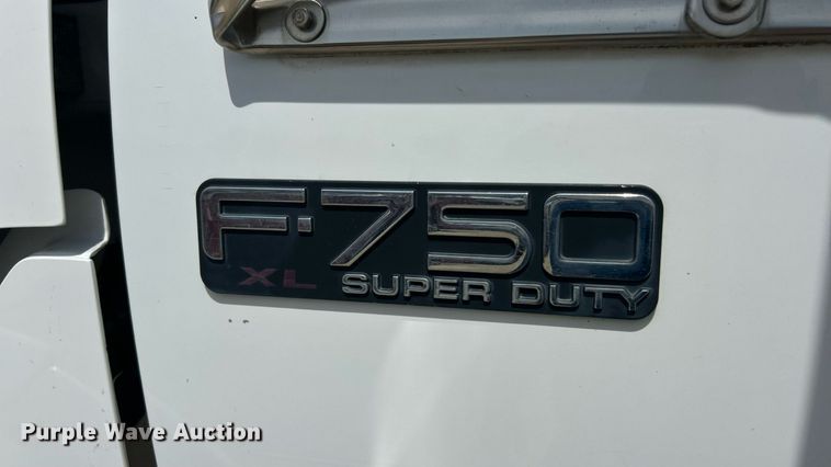 image for item EK8425 2007 Ford F750 Super Duty XL flatbed truck