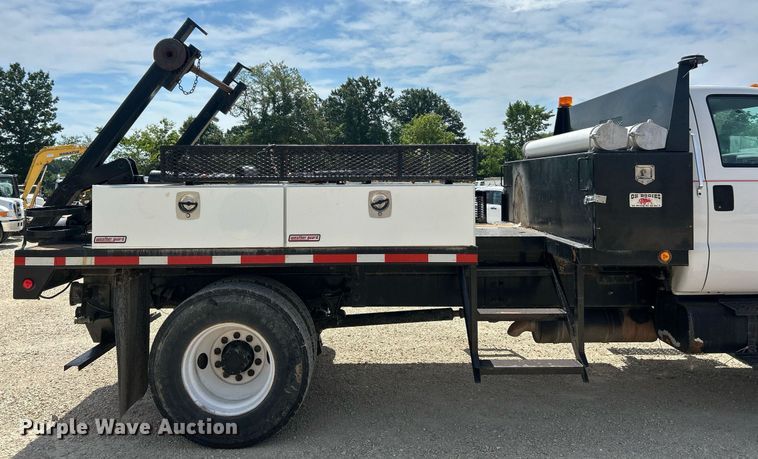 image for item EK8425 2007 Ford F750 Super Duty XL flatbed truck