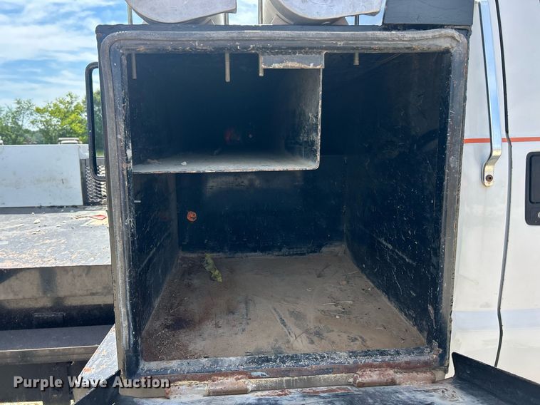 image for item EK8425 2007 Ford F750 Super Duty XL flatbed truck