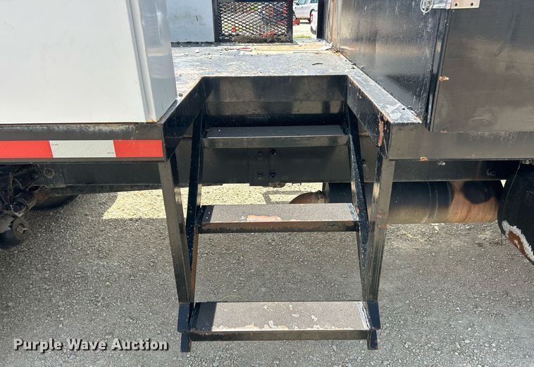 image for item EK8425 2007 Ford F750 Super Duty XL flatbed truck