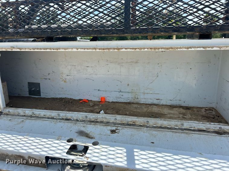 image for item EK8425 2007 Ford F750 Super Duty XL flatbed truck