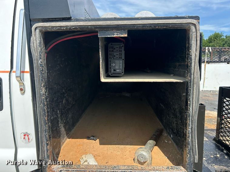 image for item EK8425 2007 Ford F750 Super Duty XL flatbed truck