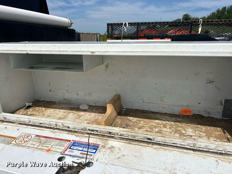 image for item EK8425 2007 Ford F750 Super Duty XL flatbed truck