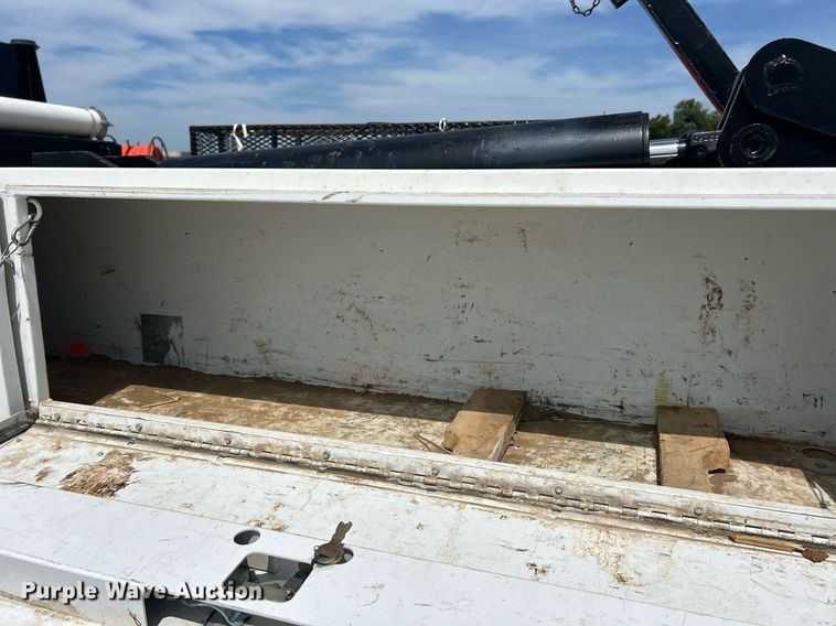 image for item EK8425 2007 Ford F750 Super Duty XL flatbed truck