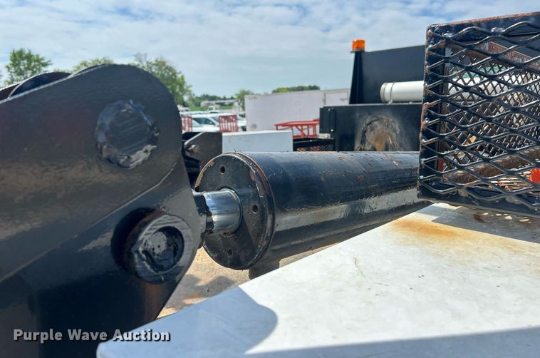 image for item EK8425 2007 Ford F750 Super Duty XL flatbed truck