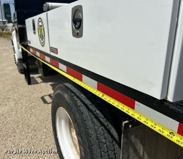 image for item EK8425 2007 Ford F750 Super Duty XL flatbed truck