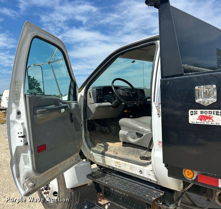 image for item EK8425 2007 Ford F750 Super Duty XL flatbed truck