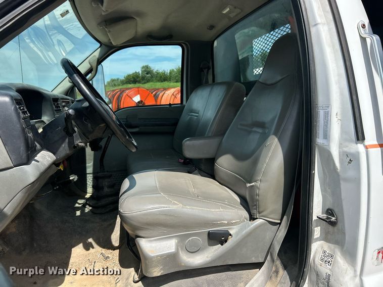 image for item EK8425 2007 Ford F750 Super Duty XL flatbed truck