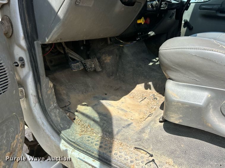 image for item EK8425 2007 Ford F750 Super Duty XL flatbed truck