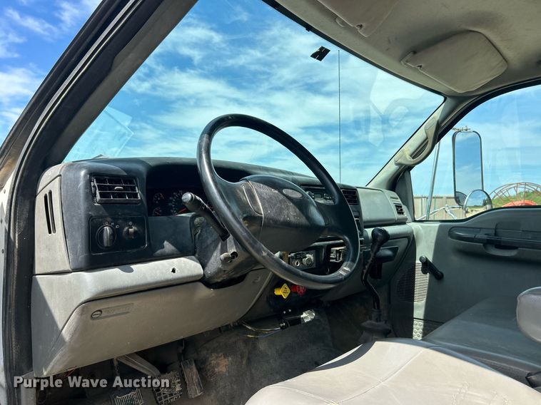 image for item EK8425 2007 Ford F750 Super Duty XL flatbed truck