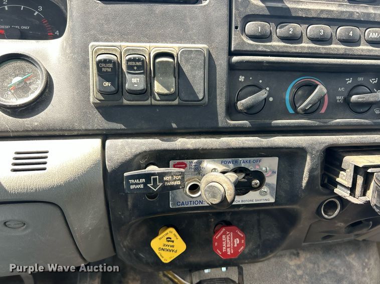 image for item EK8425 2007 Ford F750 Super Duty XL flatbed truck