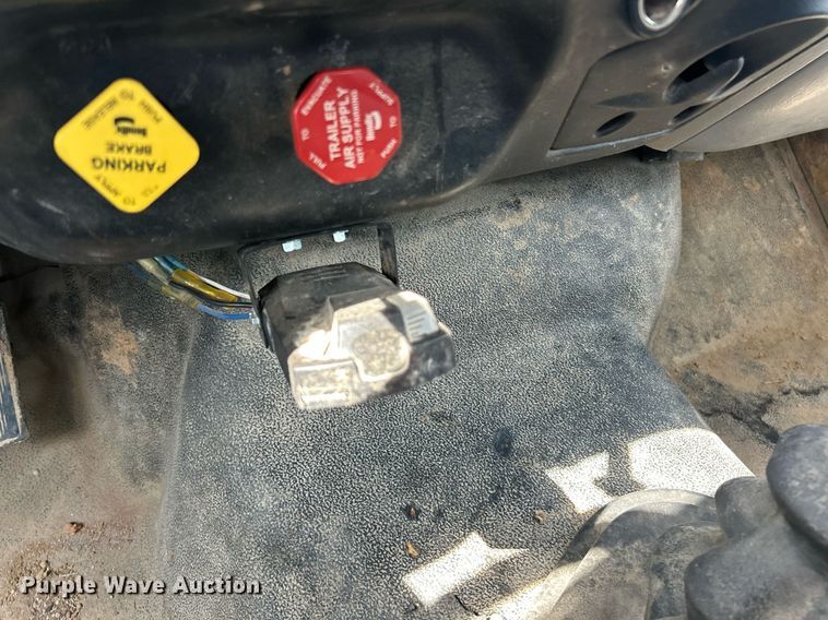 image for item EK8425 2007 Ford F750 Super Duty XL flatbed truck