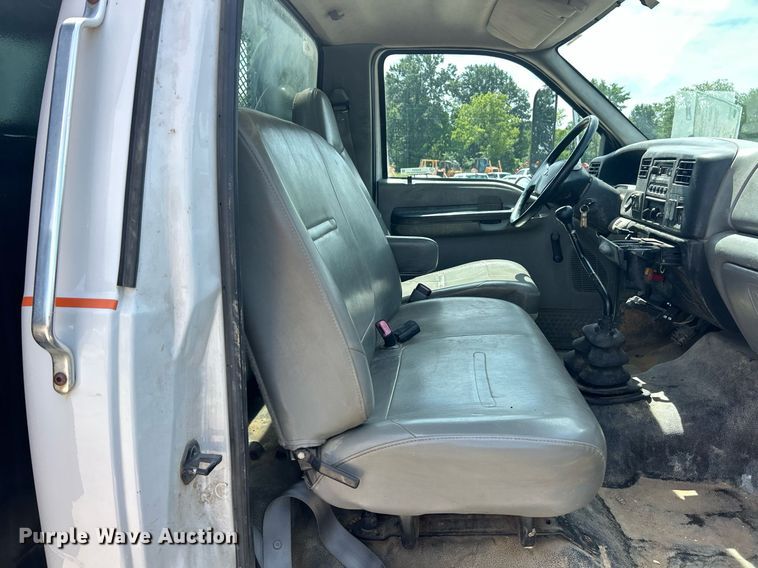 image for item EK8425 2007 Ford F750 Super Duty XL flatbed truck