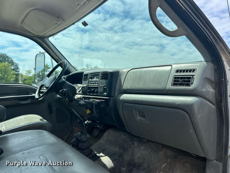 image for item EK8425 2007 Ford F750 Super Duty XL flatbed truck