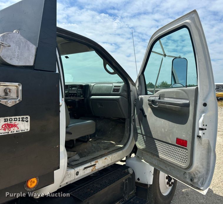 image for item EK8425 2007 Ford F750 Super Duty XL flatbed truck