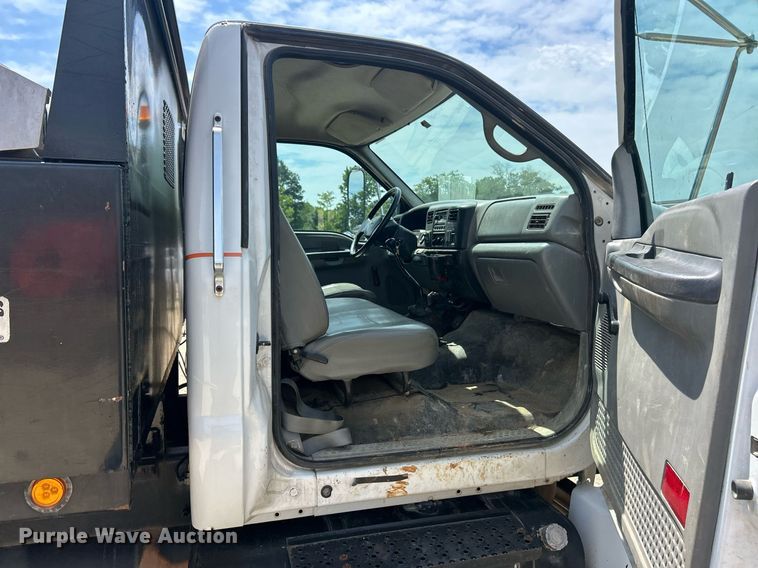 image for item EK8425 2007 Ford F750 Super Duty XL flatbed truck