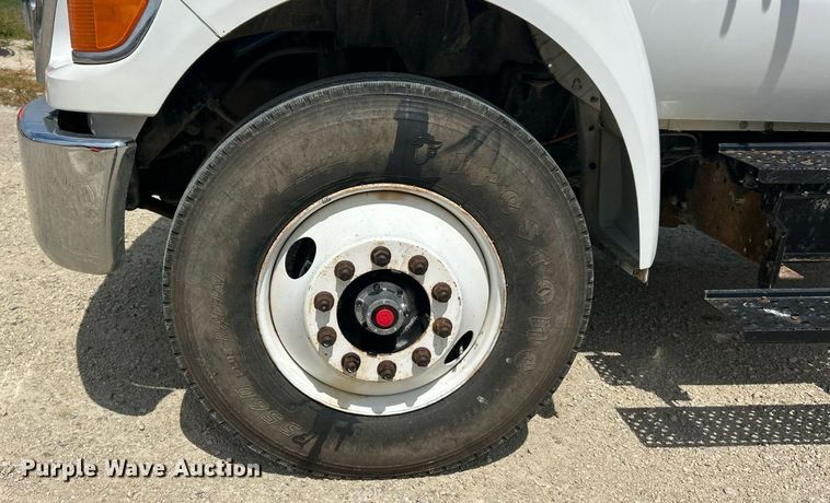 image for item EK8425 2007 Ford F750 Super Duty XL flatbed truck