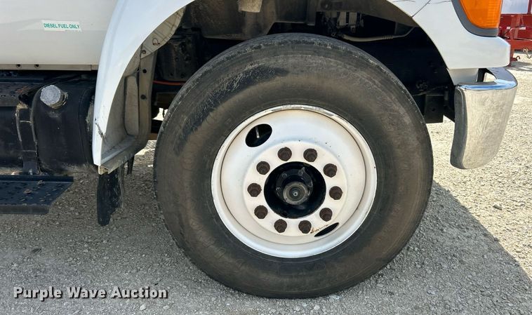 image for item EK8425 2007 Ford F750 Super Duty XL flatbed truck