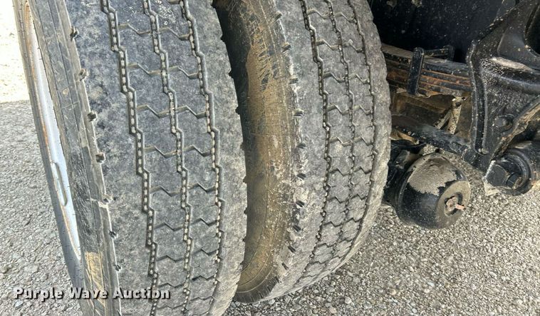 image for item EK8425 2007 Ford F750 Super Duty XL flatbed truck