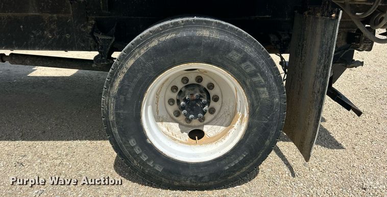 image for item EK8425 2007 Ford F750 Super Duty XL flatbed truck