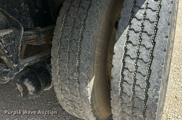 image for item EK8425 2007 Ford F750 Super Duty XL flatbed truck