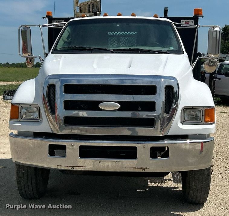 image for item EK8426 2007 Ford F750 Super Duty XL flatbed truck