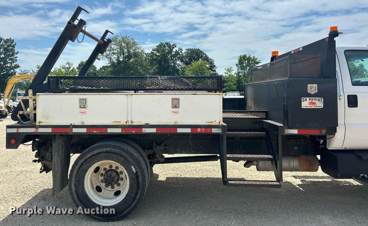 image for item EK8426 2007 Ford F750 Super Duty XL flatbed truck