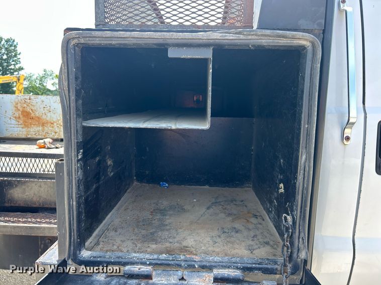 image for item EK8426 2007 Ford F750 Super Duty XL flatbed truck