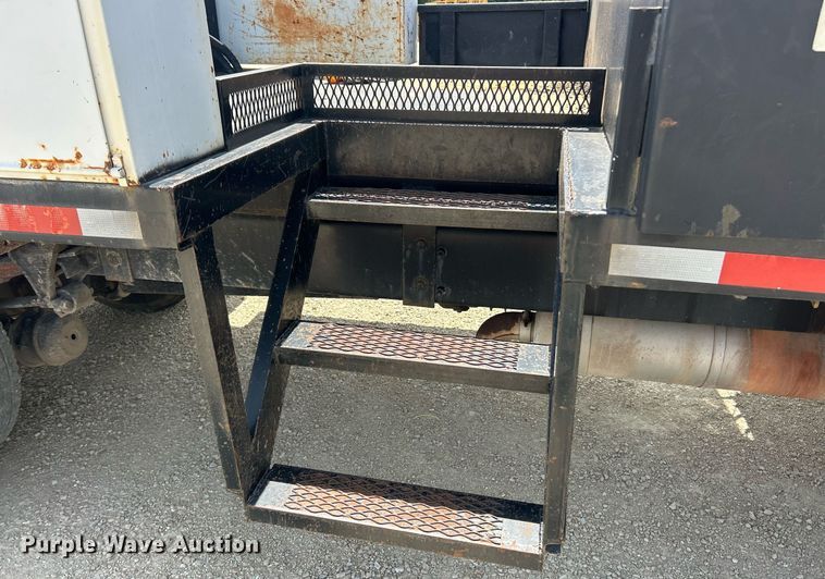 image for item EK8426 2007 Ford F750 Super Duty XL flatbed truck