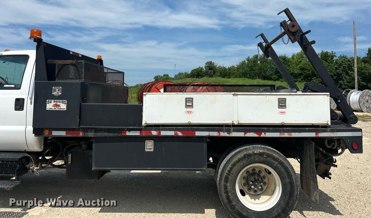 image for item EK8426 2007 Ford F750 Super Duty XL flatbed truck