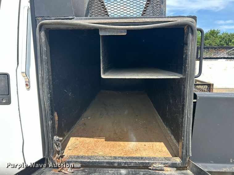 image for item EK8426 2007 Ford F750 Super Duty XL flatbed truck