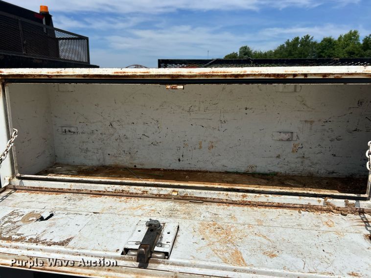 image for item EK8426 2007 Ford F750 Super Duty XL flatbed truck