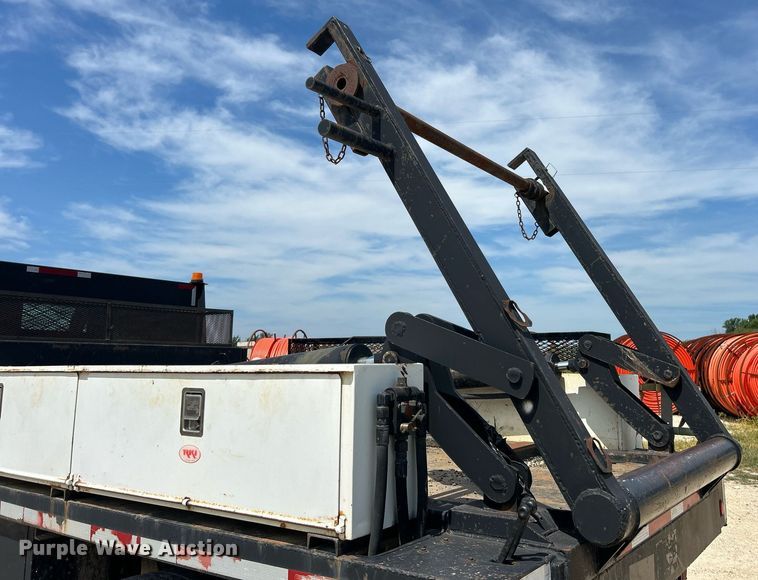 image for item EK8426 2007 Ford F750 Super Duty XL flatbed truck