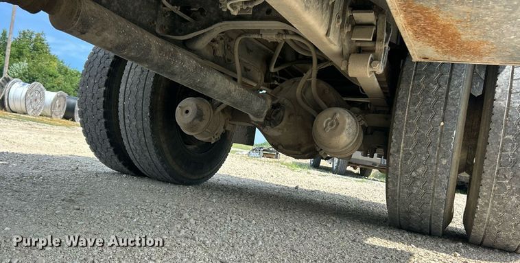 image for item EK8426 2007 Ford F750 Super Duty XL flatbed truck