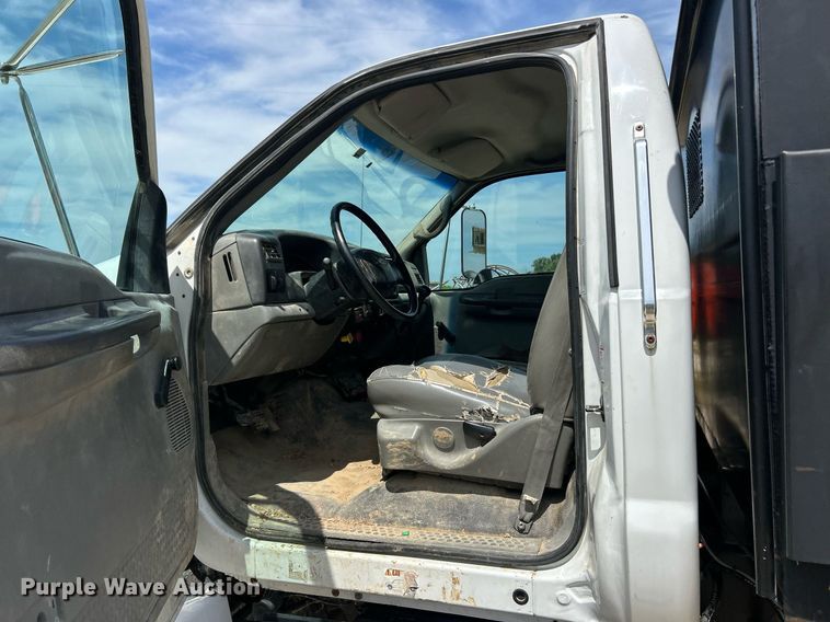 image for item EK8426 2007 Ford F750 Super Duty XL flatbed truck