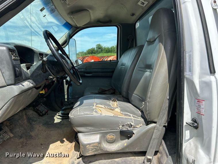 image for item EK8426 2007 Ford F750 Super Duty XL flatbed truck