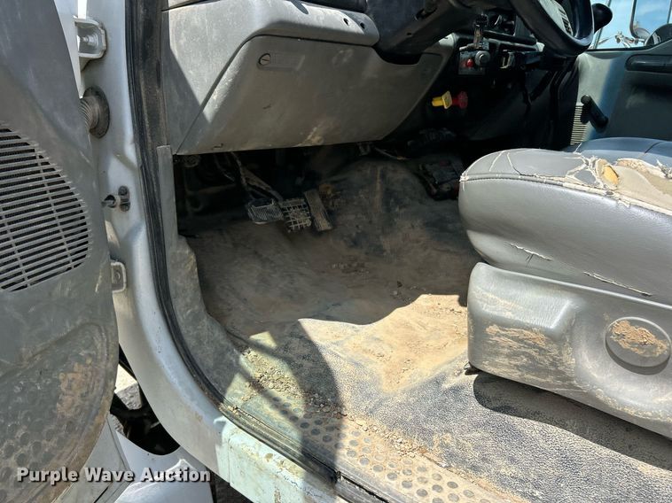 image for item EK8426 2007 Ford F750 Super Duty XL flatbed truck