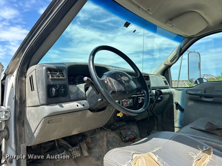 image for item EK8426 2007 Ford F750 Super Duty XL flatbed truck